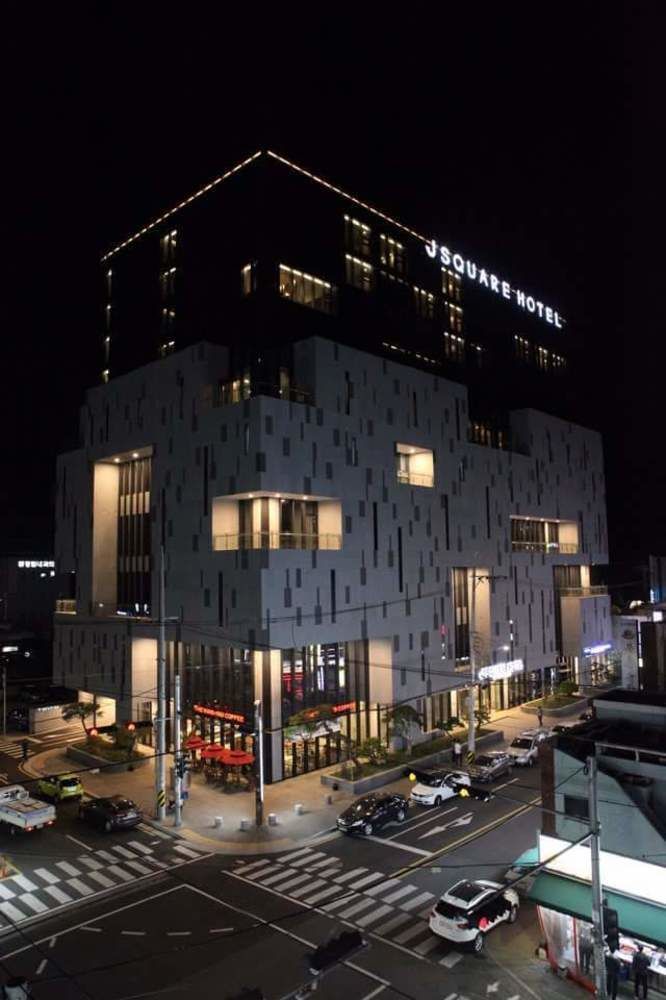J Square Hotel And Wedding Jinju Eksteriør billede