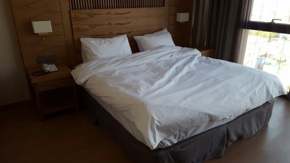 J Square Hotel And Wedding Jinju Eksteriør billede