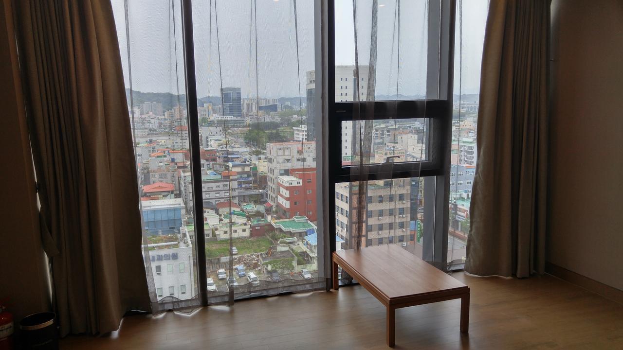 J Square Hotel And Wedding Jinju Eksteriør billede