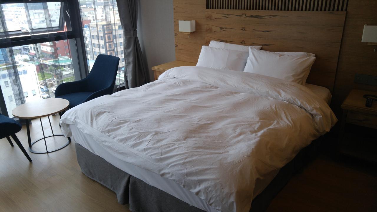 J Square Hotel And Wedding Jinju Eksteriør billede