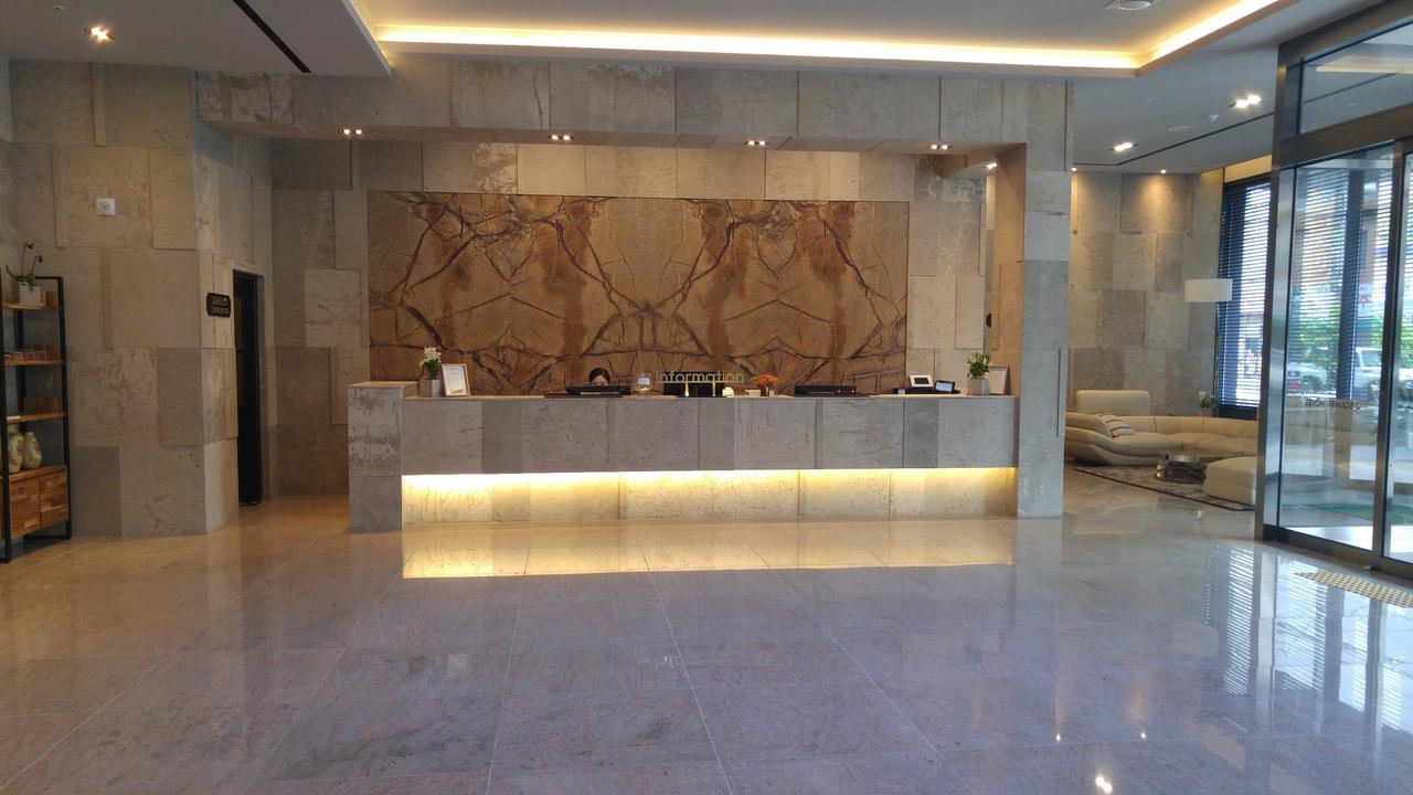 J Square Hotel And Wedding Jinju Eksteriør billede