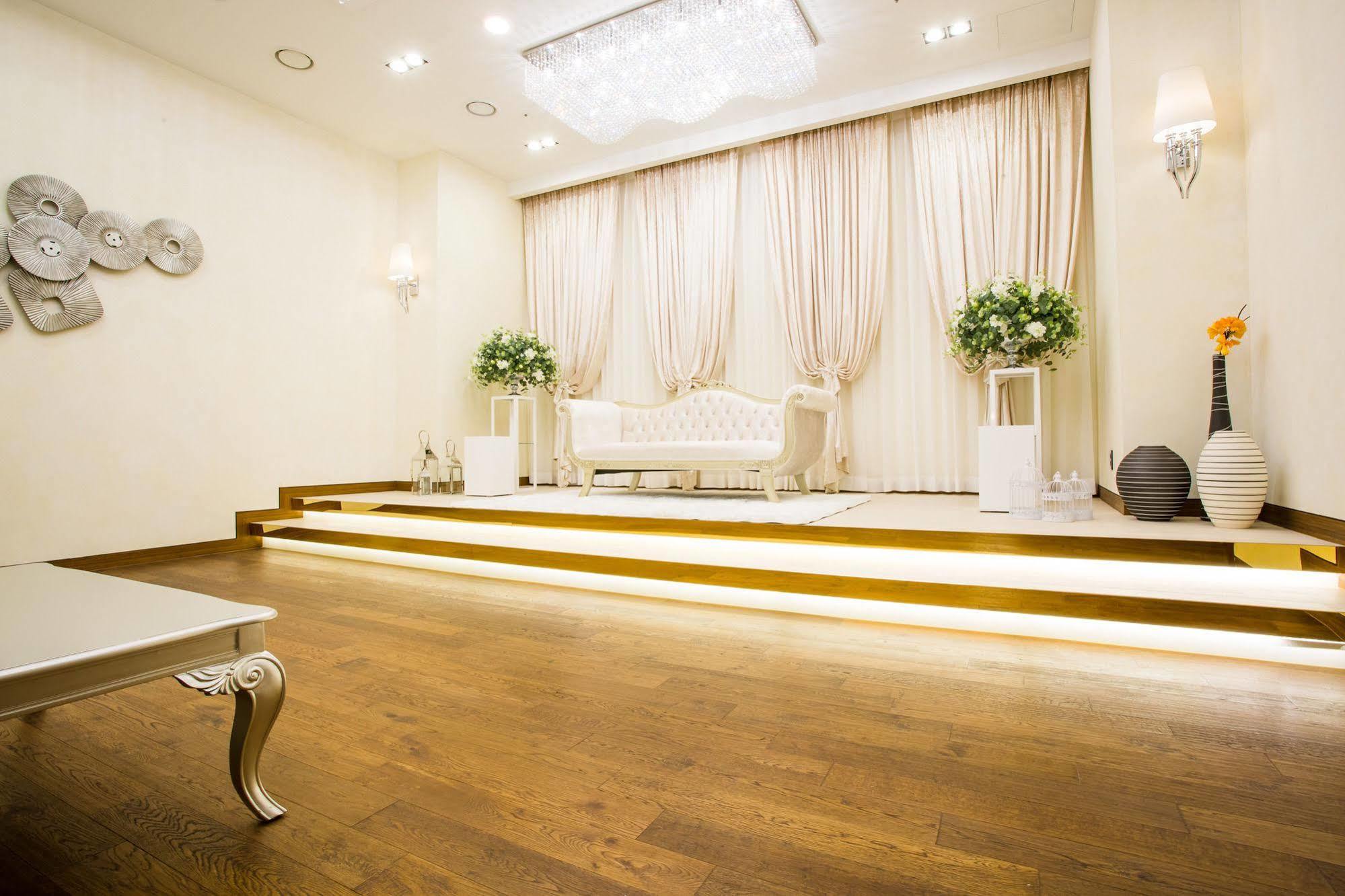 J Square Hotel And Wedding Jinju Eksteriør billede